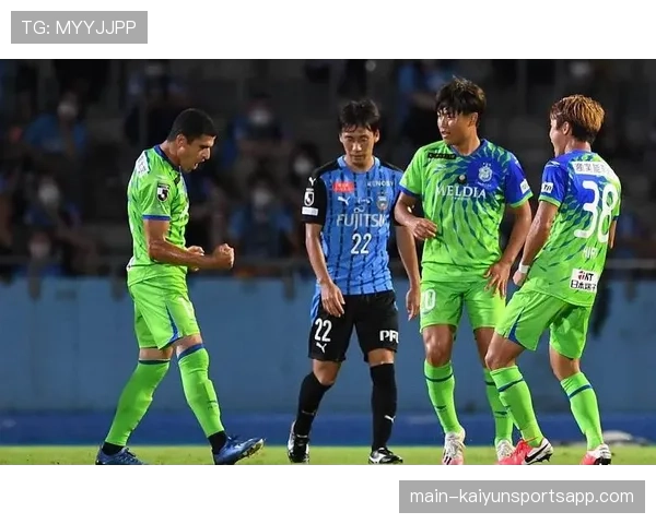 广岛三箭后防线老化问题凸显 佐佐木翔临危受命填补空缺